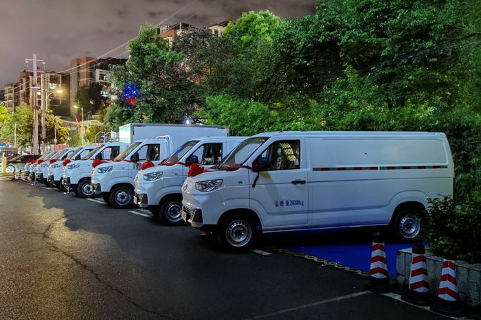 “双碳”战略指引下，新能源商用车发展加速。商联会统计数据显示，2024年新能源商用车累计销量为24.2万辆，同比增长90.3%，累计渗透率为15.6%，较上年同期提升7.6个百分点。风口之下，新能源商用车已呈现出爆发式增长之势。