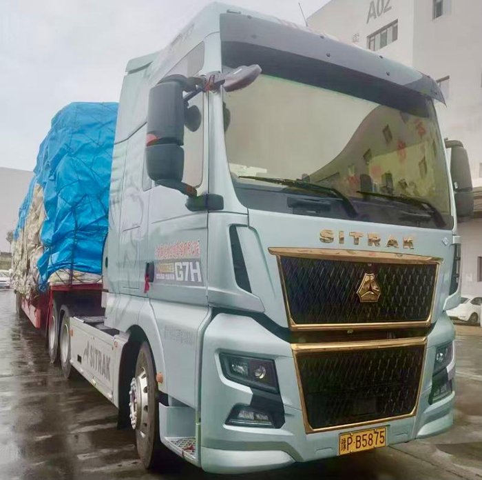 中国重汽汕德卡G7H 630燃气牵引车.png