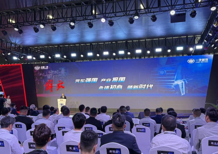 2024广州国际商用车展开幕3.jpg