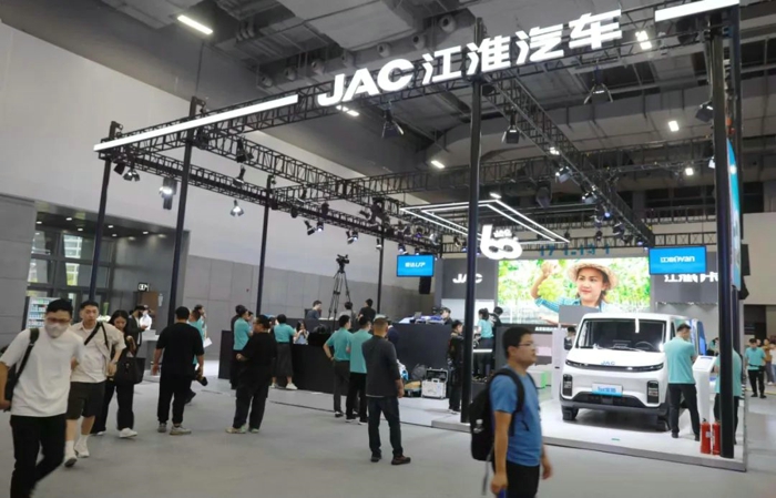 2024广州国际商用车展开幕4.jpg