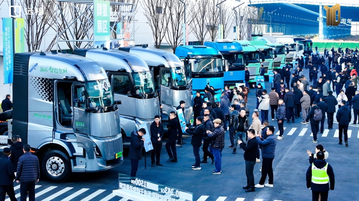 生态伙伴大会-重卡展车.jpg