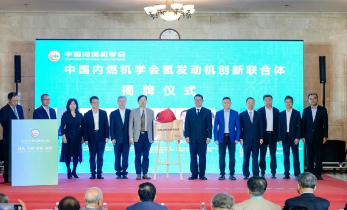 全国人大代表李海桦携三项建议参加全国两会.jpg