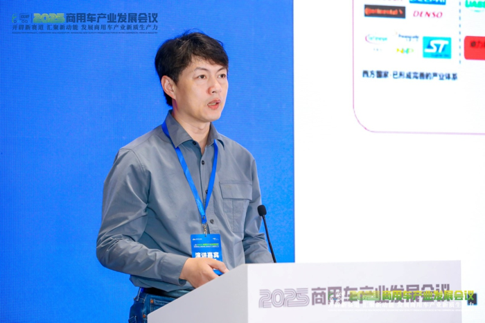 广东鸿翼芯汽车电子科技有限公司联合创始人、副总经理王敏发表精彩演讲。.png