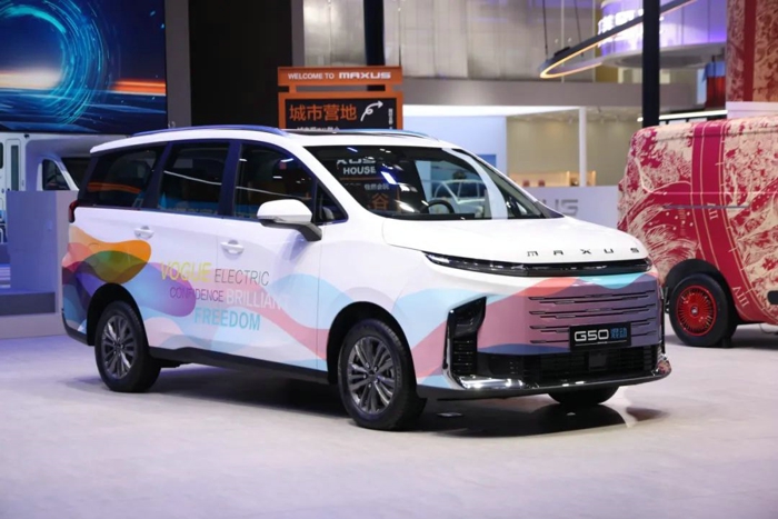 2025年4月，上汽商用车战略发布。为年轻奋斗者创富，为美好生活开路，战略升级下多款创富新车强势入市，上汽大通也开启增长新周期：销量稳中有升，一季度总销量跑赢大盘，4月出口实现超10%增长；新能源赛道加速快跑，1-4月国内新能源车型销量同比大增，其中轻客新能源渗透率大幅提升，“大拿”系列4月销量同环比双增。五一致敬每一位奋斗的你，上汽大通还将推出系列优惠政策，更有10亿创富基金助力梦想启程
