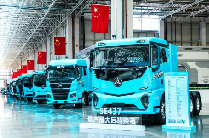 【第一商用车网 原创】2025年4月份，国内新能源重卡销量纪录再度被刷新，达到1.58万辆，同比暴涨245%！