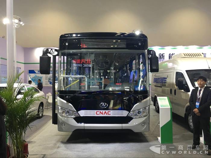 襄阳九洲带来的纯电动公交车