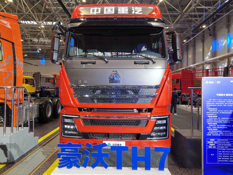 重汽豪沃TH7 6×4牵引车（豪华版），重汽MC11H 国五发动机