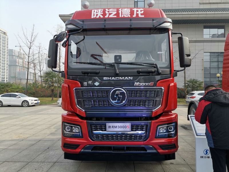 德龙M3000 S 6×4 410马力国六天然气牵引车