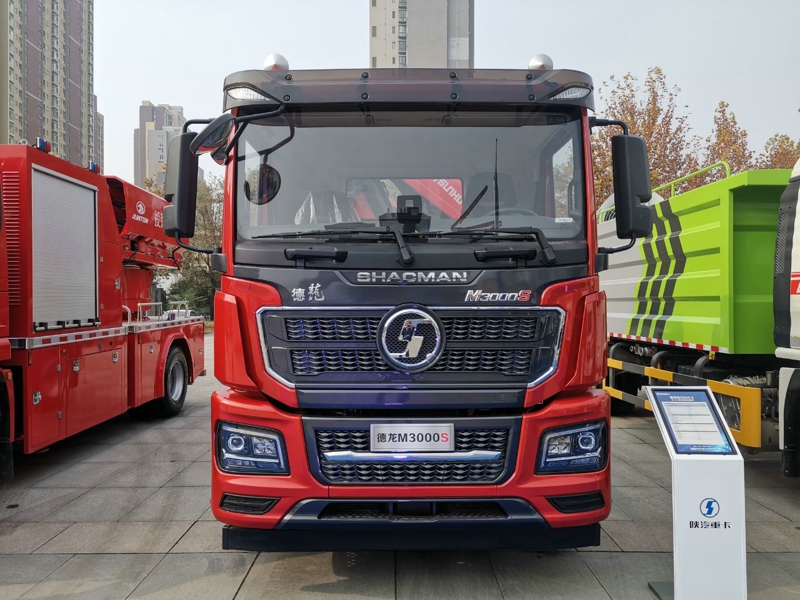 德龙M3000 S 6×4随车起重运输车