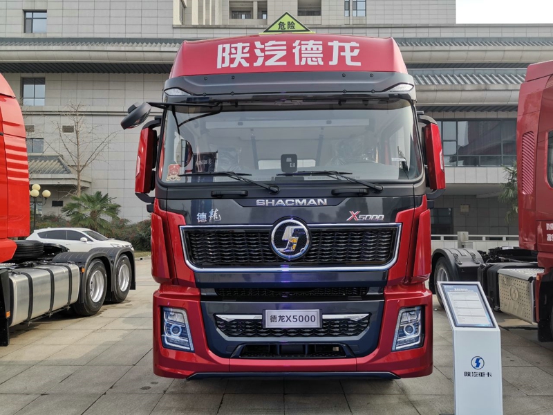 德龙X5000 6×4 460马力AMT危化品牵引车