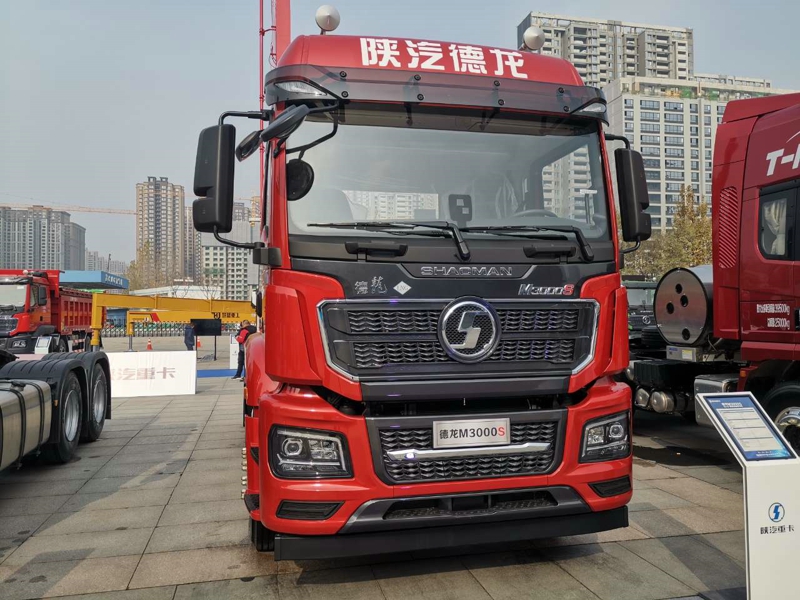 德龙M3000 S 6×4煤炭运输牵引车