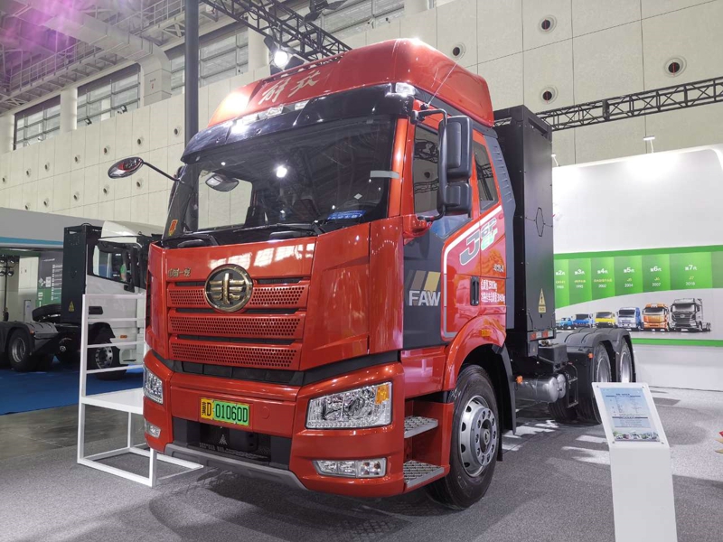 一汽解放J6P 6×4 换电牵引车（充换一体）