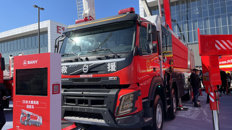 沃尔沃26米大罐高喷消防车
