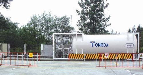 重卡"喝"上液化天然气 障碍重重