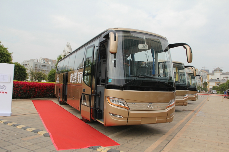 安凯12米旅游车HFF6124K40Q 