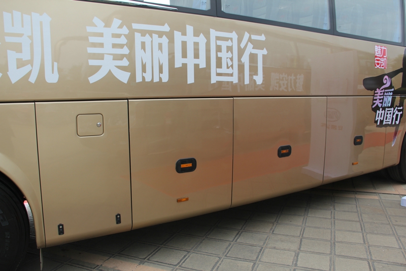 安凯旅游车HFF6110K06D