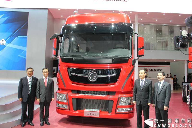 东风天龙旗舰新车在上海车展首发