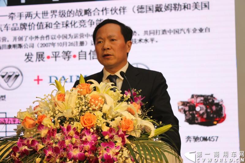 4月19日，福田汽车2013海外市场商务年会在上海召开。在商务年会现场，福田汽车正式发布全新商务汽车品牌（Foton Vans），并同期发布了全新商务车蒙派克S车型和E级车型升级产品。图为福田汽车总经理王金玉致辞。