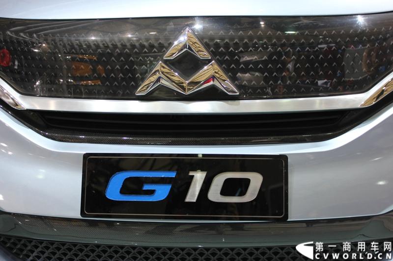 4月20日，国内首款商用MPV概念车——上汽大通G10在上海车展上揭开了神秘面纱。这款整合上汽集团全球技术力量与资源重磅打造的概念MPV，以“绿色、高效、科技”为理念。图为大通G10.