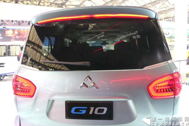 4月20日，国内首款商用MPV概念车——上汽大通G10在上海车展上揭开了神秘面纱。这款整合上汽集团全球技术力量与资源重磅打造的概念MPV，以“绿色、高效、科技”为理念。图为大通G10.