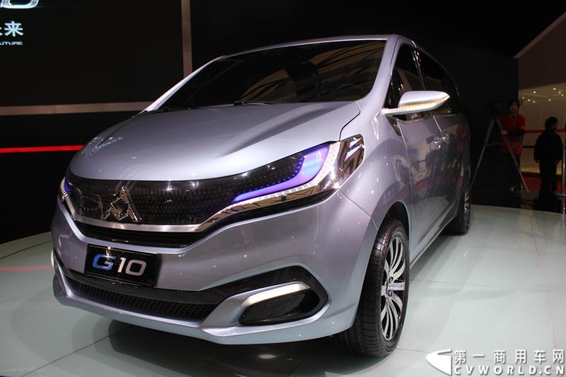 4月20日，国内首款商用MPV概念车——上汽大通G10在上海车展上揭开了神秘面纱。这款整合上汽集团全球技术力量与资源重磅打造的概念MPV，以“绿色、高效、科技”为理念。图为大通G10.