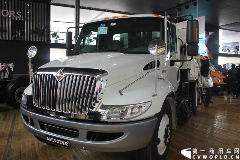 纳威司达工程车