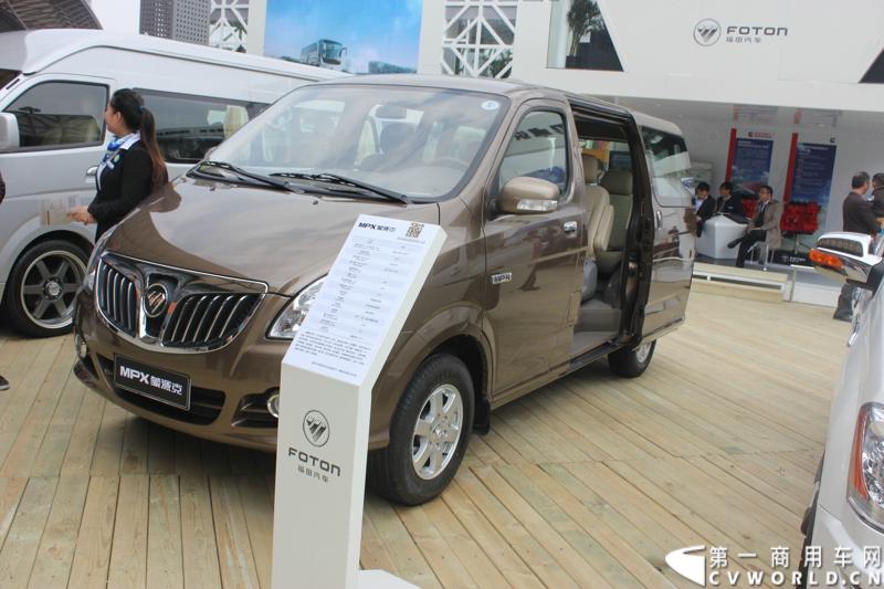 商用车第一品牌福田汽车以“远见卓识 引领未来”为主题，携8大品牌11辆展车、2款发动机及新能源电池等产品参展，展台设计以镂空钢结构呼应水台设计演绎科技人文之美。图为蒙派克。