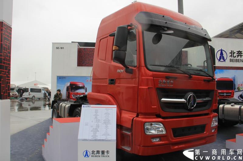 2013年上海车展展出的北奔ND4240L23J7Z00 V3M 6X2牵引车。