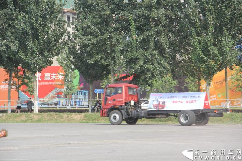 9月11日，福田瑞沃中卡康明斯动力新品上市发布会在北京顺利落幕，福田高层、供应商代表、经销商代表、用户代表共同见证了福田瑞沃康明斯动力新品的首次登场。图为福田瑞沃中卡康明斯动力新品特技表演。