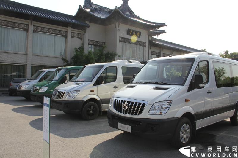 10月10日，以“战略引领 梦想启航”为主题的山东重工潍柴动力长三角战略发布会在江苏扬州盛大开幕。潍柴动力及旗下分、子公司的最新产品悉数展出发布，吸引了国内外众多客商前来参会。其中，潍柴扬州公司首次对外发布的欧系轻客大VAN，在活动现场更是备受关注。