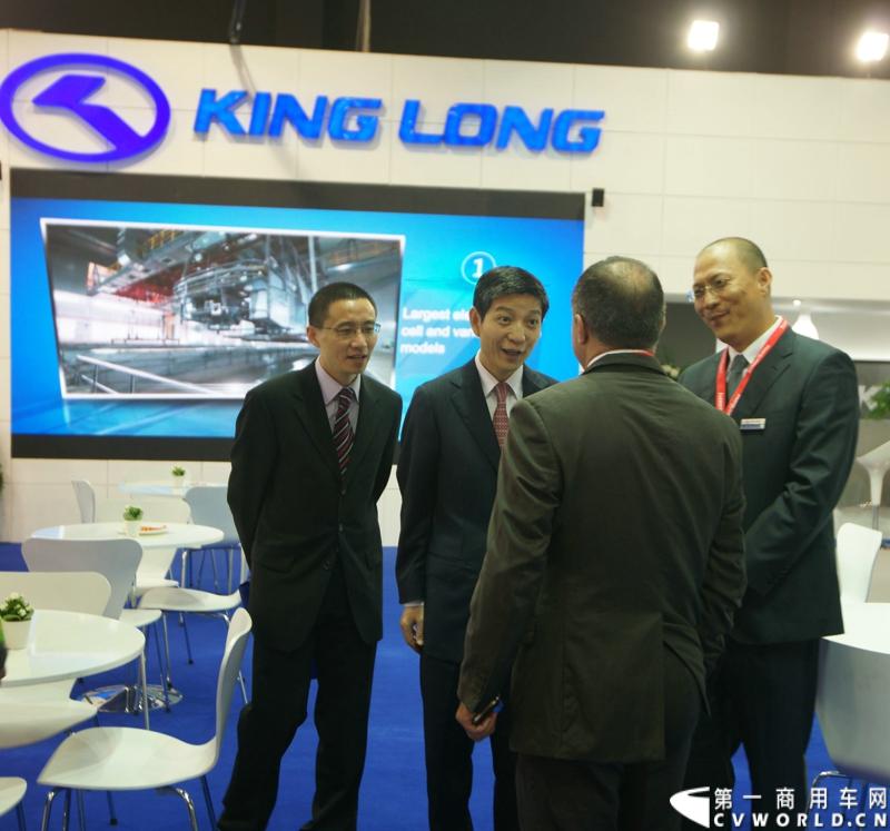 2013年10月，中国客车领军企业大金龙第五次参加BUSWORLD欧洲展，推出三款达到欧六排放标准的精品公路客车，紧跟欧洲客车市场发展步伐，也显示了大金龙稳步拓展欧盟市场的决心。展会上，大金龙还举行了海外出口车第40000辆交车仪式，向世界展示大金龙海外拓展取得的成就。

