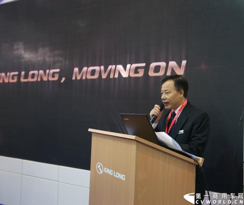 2013年10月，中国客车领军企业大金龙第五次参加BUSWORLD欧洲展，推出三款达到欧六排放标准的精品公路客车，紧跟欧洲客车市场发展步伐，也显示了大金龙稳步拓展欧盟市场的决心。展会上，大金龙还举行了海外出口车第40000辆交车仪式，向世界展示大金龙海外拓展取得的成就。


