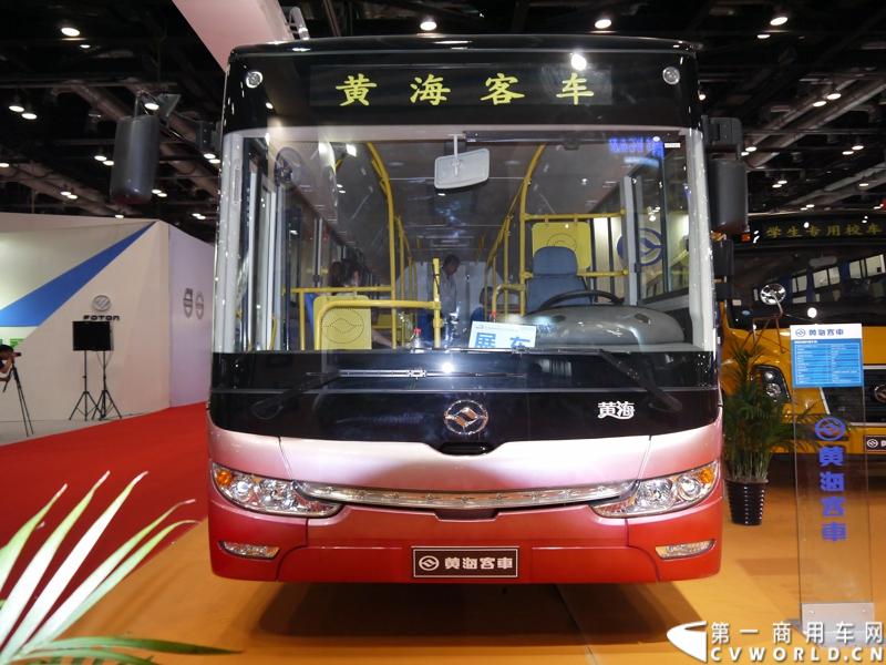 2014年北京道路运输展上，黄海客车携DD6821G01、DD6125CHEV1、DD6109PHEV1N、DD6930C01FX四款创新产品亮相。图为黄海DD6109PHEV1N插电式气电混合动力城市客车。