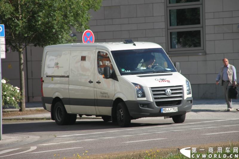 7月3日，奔驰未来卡车2025在德国马格德堡首发，第一商用车网记者有幸在现场见证了该首发仪式。除却奔驰未来卡车2025的自主驾驶功能给记者带来的不小的震撼外，在柏林街头，形形色色的轻客也给记者带来一次非同凡响的视觉盛宴。
