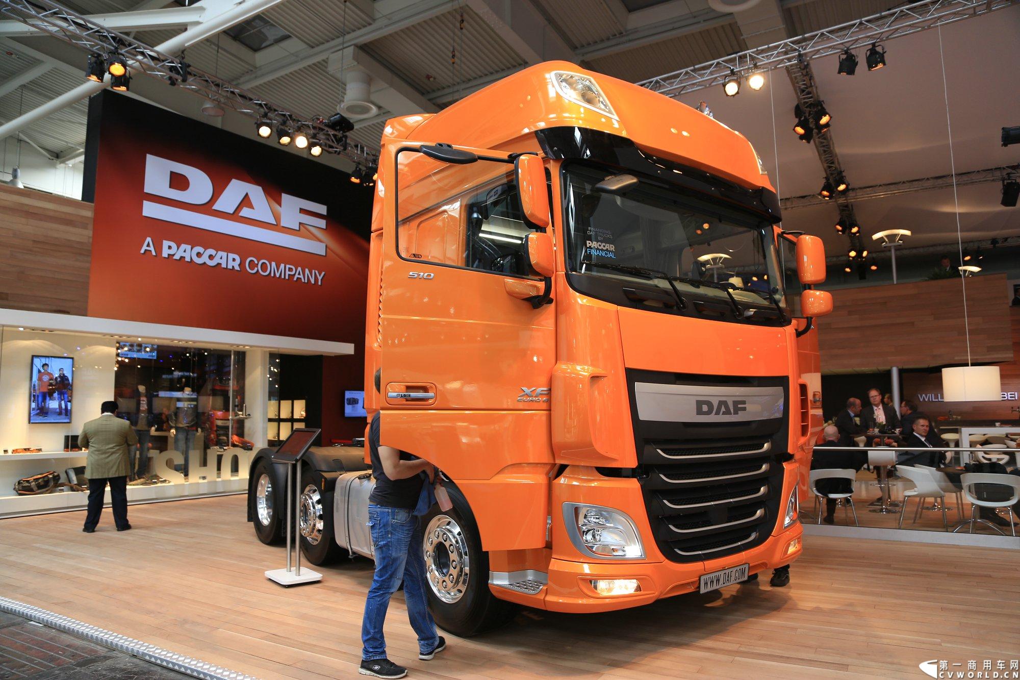 探馆汉诺威之橙色风暴达夫篇。图为DAF XF 510 6x2 牵引车。