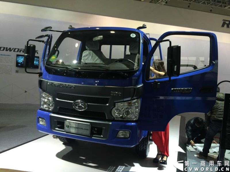 2015年1月5日，福田汽车集团&福田戴姆勒汽车2015中国山东汽车展览会在山东济南隆重开幕。图为时代轻卡