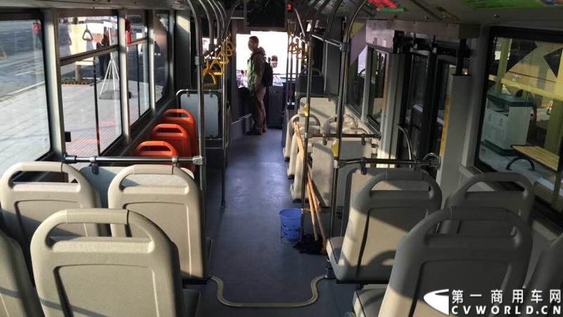 2月12日，全球首条e－BRT（纯电动快速公交）在浙江金华市正式开通，其全部38辆e－BRT公交客车均由青年汽车制造生产。