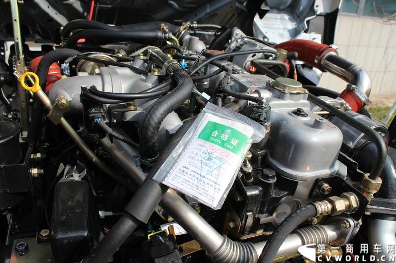 3月3日上午，山东唐骏欧铃汽车制造有限公司在淄博市淄川区的厂区内举行了建厂以来的第100万辆车的下线仪式。图为唐骏汽车集团厂区内展示的搭载五十铃发动机的国四车型新品