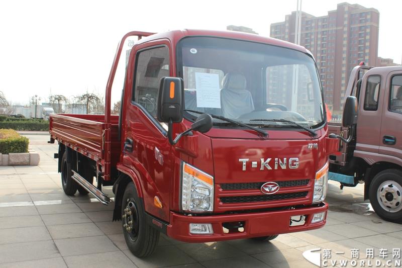 3月3日上午，山东唐骏欧铃汽车制造有限公司在淄博市淄川区的厂区内举行了建厂以来的第100万辆车的下线仪式。图为唐骏汽车集团厂区内展示的国四车型新品