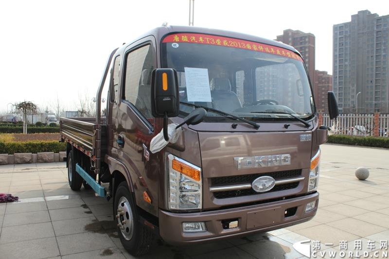 3月3日上午，山东唐骏欧铃汽车制造有限公司在淄博市淄川区的厂区内举行了建厂以来的第100万辆车的下线仪式。图为唐骏汽车集团厂区内展示的国四车型新品