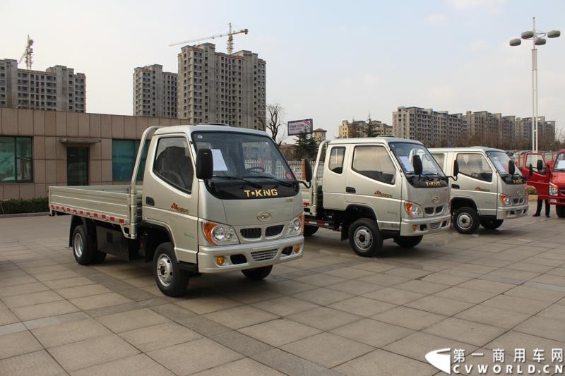 3月3日上午，山东唐骏欧铃汽车制造有限公司在淄博市淄川区的厂区内举行了建厂以来的第100万辆车的下线仪式。图为唐骏汽车集团厂区内展示的国四车型新品