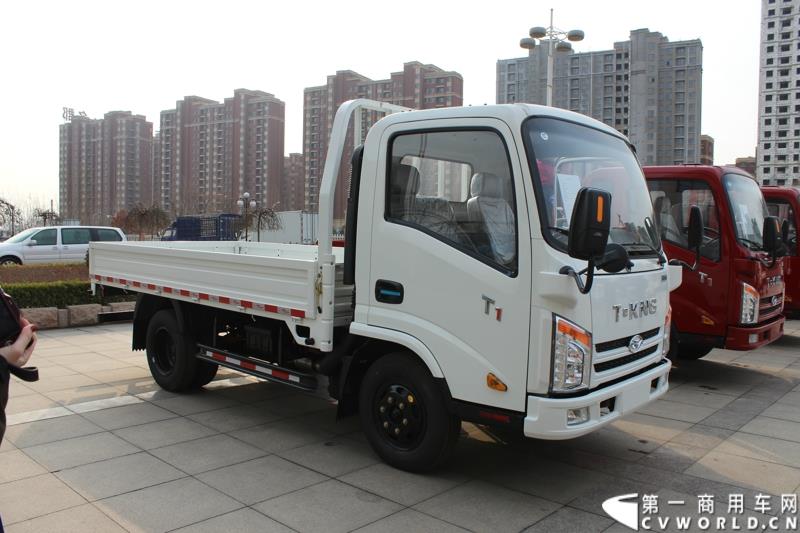 3月3日上午，山东唐骏欧铃汽车制造有限公司在淄博市淄川区的厂区内举行了建厂以来的第100万辆车的下线仪式。图为唐骏汽车集团厂区内展示的国四车型新品