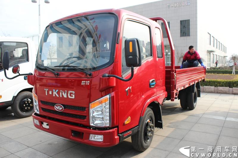 3月3日上午，山东唐骏欧铃汽车制造有限公司在淄博市淄川区的厂区内举行了建厂以来的第100万辆车的下线仪式。图为唐骏汽车集团厂区内展示的国四车型新品