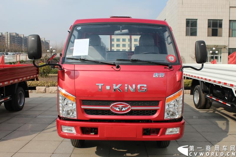 3月3日上午，山东唐骏欧铃汽车制造有限公司在淄博市淄川区的厂区内举行了建厂以来的第100万辆车的下线仪式。图为唐骏汽车集团厂区内展示的国四车型新品