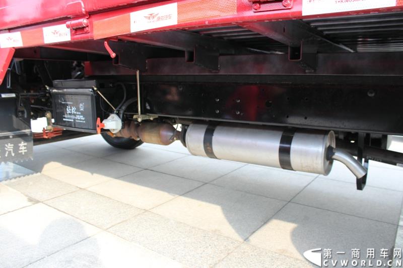 3月3日上午，山东唐骏欧铃汽车制造有限公司在淄博市淄川区的厂区内举行了建厂以来的第100万辆车的下线仪式。图为唐骏汽车集团厂区内展示的国四车型新品