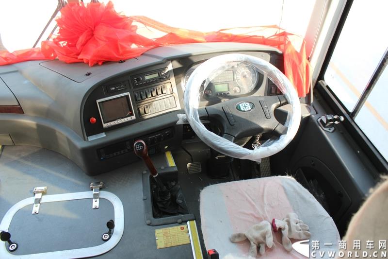 3月11日，中通客车控股股份有限公司第2万辆客车出口发车庆典暨出口非洲高档大客车交车仪式在山东聊城中通新基地隆重举行。图为
中通客车第2万辆客车出口发车仪式现场展示的出口客车内饰 