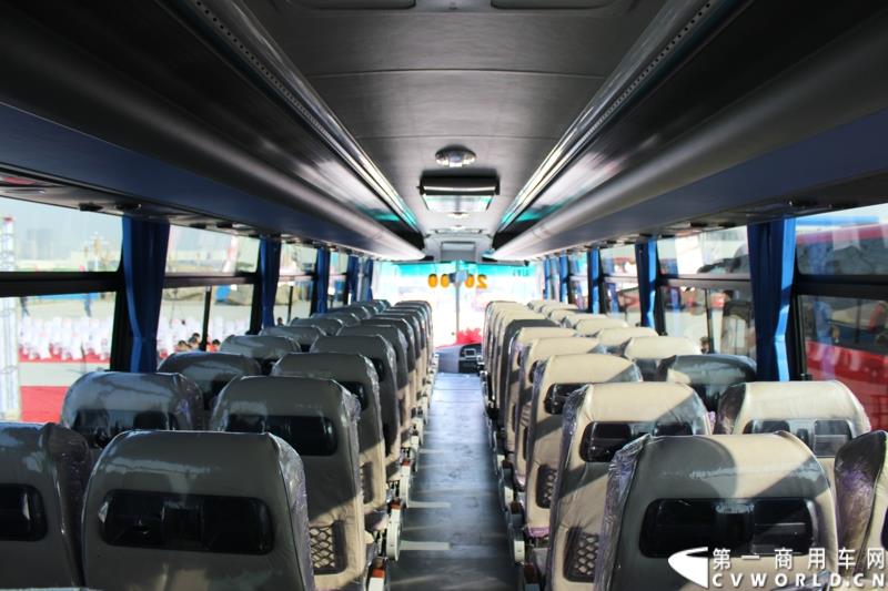 3月11日，中通客车控股股份有限公司第2万辆客车出口发车庆典暨出口非洲高档大客车交车仪式在山东聊城中通新基地隆重举行。图为
中通客车第2万辆客车出口发车仪式现场展示的出口客车内饰 