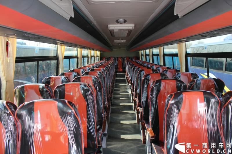 3月11日，中通客车控股股份有限公司第2万辆客车出口发车庆典暨出口非洲高档大客车交车仪式在山东聊城中通新基地隆重举行。图为
中通客车第2万辆客车出口发车仪式现场展示的出口客车内饰 