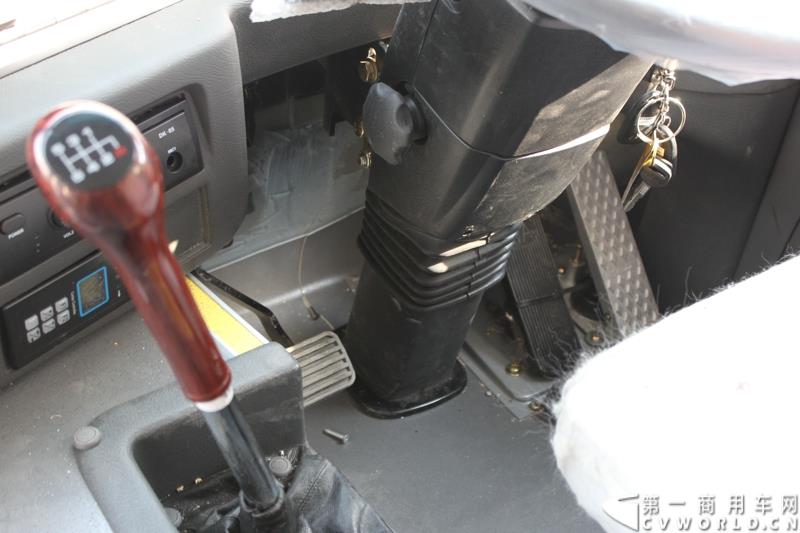 3月11日，中通客车控股股份有限公司第2万辆客车出口发车庆典暨出口非洲高档大客车交车仪式在山东聊城中通新基地隆重举行。图为
中通客车第2万辆客车出口发车仪式现场展示的出口客车内饰 