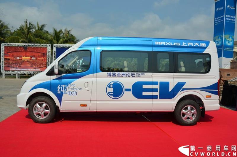 3月16日，5辆上汽大通EV80纯电动宽体轻客和20辆G10 MPV正式交付博鳌亚洲论坛大酒店。这批车将服务于本月26日即将召开的博鳌亚洲论坛。图为上汽大通EV80